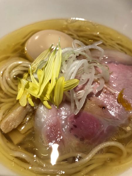 「旨み鶏だし味玉ラーメン〈塩〉1,030円」@生粋 花のれんの写真