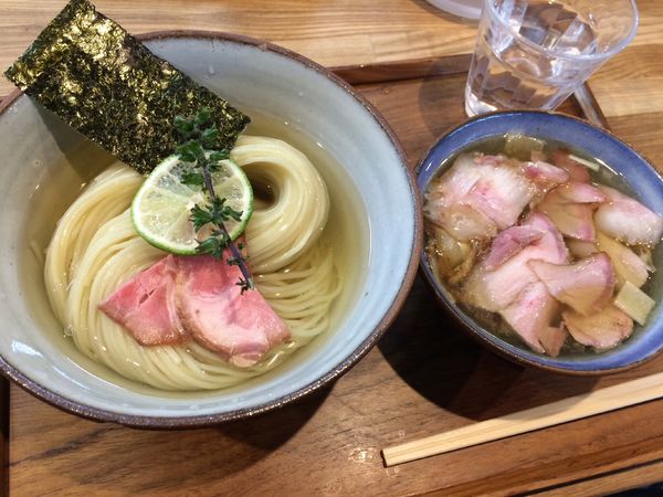 「昆布水のつけ麺塩大1000円＋味玉100円」@YOKOKURA STOREHOUSEの写真