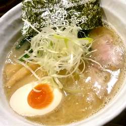 塩とんこつらぁめん   825円