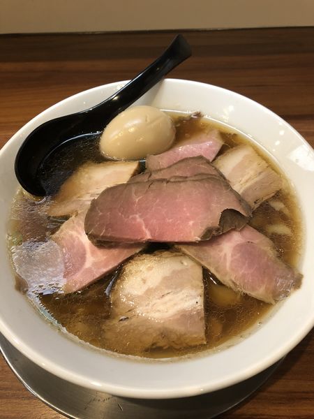 「醤油らーめん全部のせ1150円」@純手打ち だるまの写真