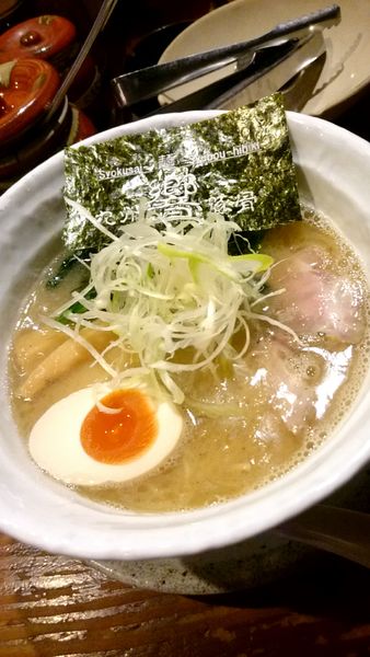 「塩とんこつらぁめん   825円」@食彩麺酒房 響の写真