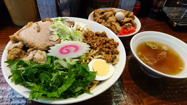 「まぜそば特+豚マシ+大葉+ハーフDXマシライス」@まぜそばコンドルの写真