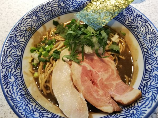 「濃厚煮干しラーメン」@破壊的イノベーションの写真