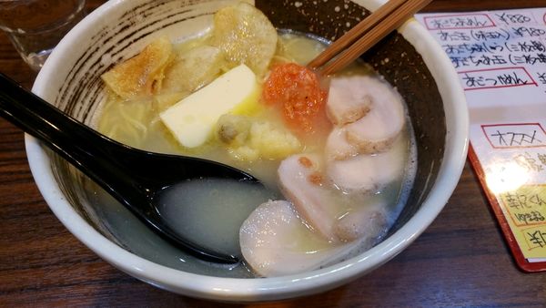 「鮭バターらあめん(鶏チャーシュー２枚増し)1060円」@らあめん ひばりやの写真