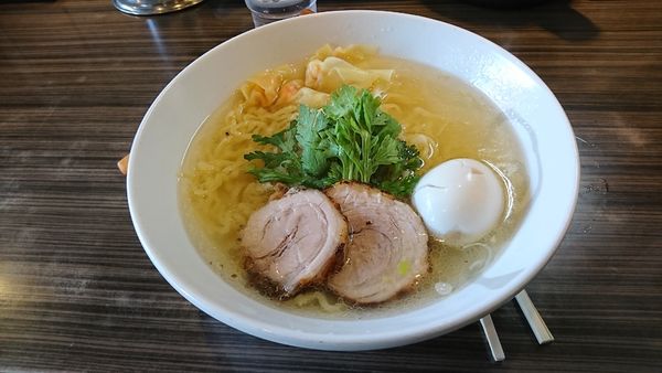 「海老ワンタン入り塩らー麺 塩の味玉」@厚木本丸亭の写真
