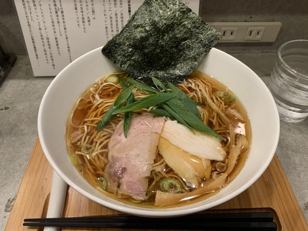 「アゴ出汁生醤油ラーメン」@ラーメンクワトロの写真