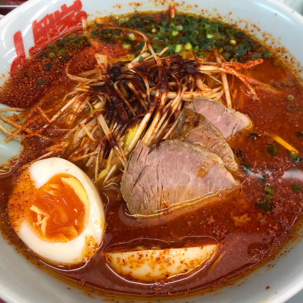 「ウルトラ激辛ラーメン　920円　煮豚　半ライス　130円」@ラーメン山岡家 足利店の写真