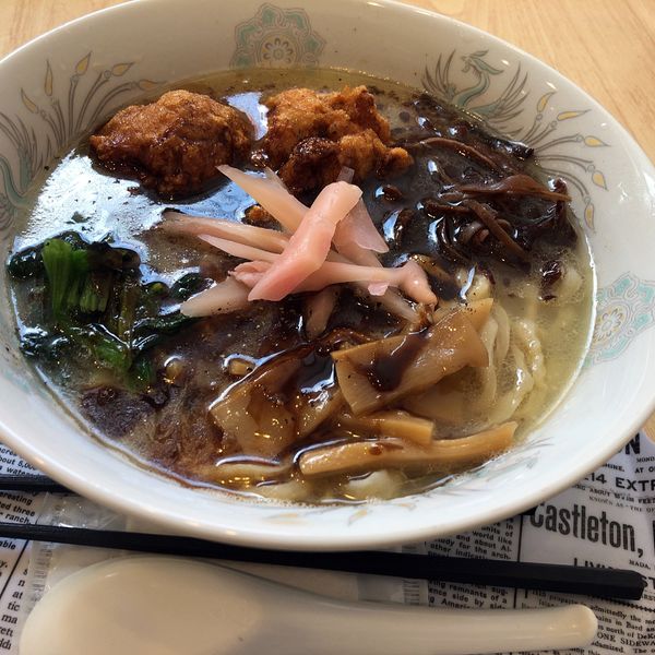 「からあげラーメン黒オーション麺に変更(864円)」@からあげ 鶏桜 春日部本店の写真