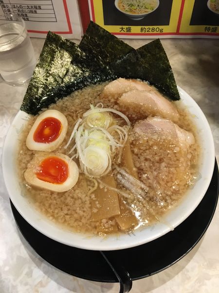 「煮干しラーメン 730円 + チャーシュー2枚 180円」@麺屋けんしんの写真