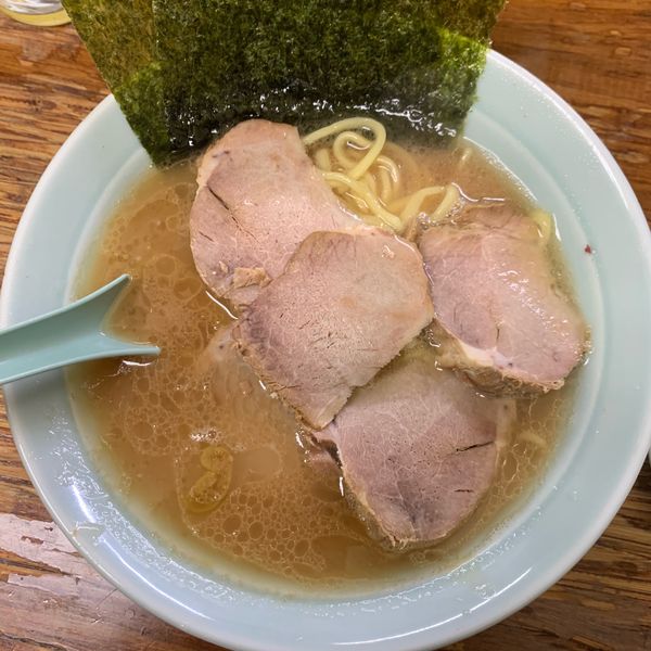 「チャーシューメン900円＋小ライス100円。」@まこと家の写真