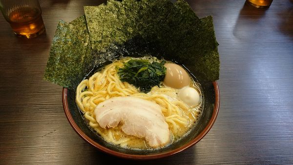 「味玉ラーメン+海苔」@横浜家系ラーメン 大黒家の写真