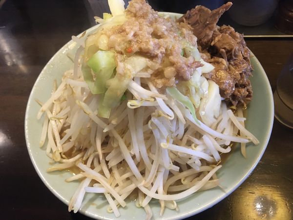 「中ラーメン」@立川マシマシ 9号店の写真