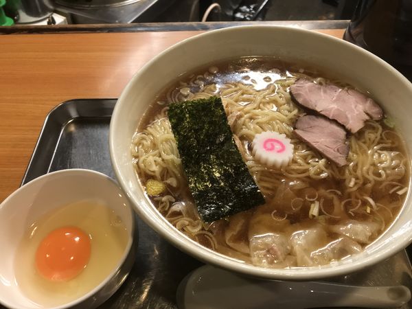「ワンタン麺   生玉子」@日吉 大勝軒の写真