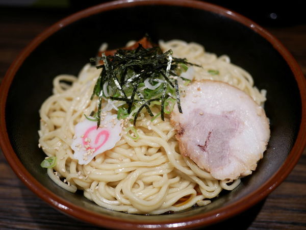 「辛塩油そば 特盛」@油そば専門店 ぶらぶら 赤坂店の写真