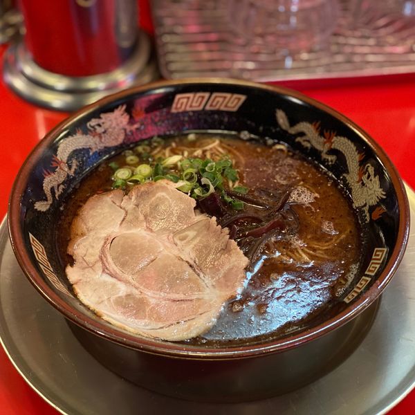 「黒ラーメン　700」@博多ラーメン ガツン 両国店の写真