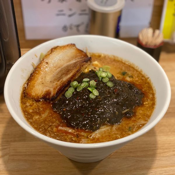 「ブラックラーメン　やや控えめ　半麺　850」@まっちゃんラーメン 一筋 葛飾立石本店の写真
