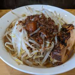 次郎らーめん　中盛(300g) 900円