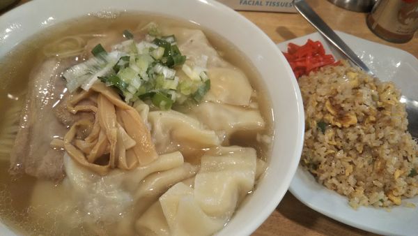 「ラーチャン+大盛+ワンタン5個」@中華そば 来味 板橋店の写真