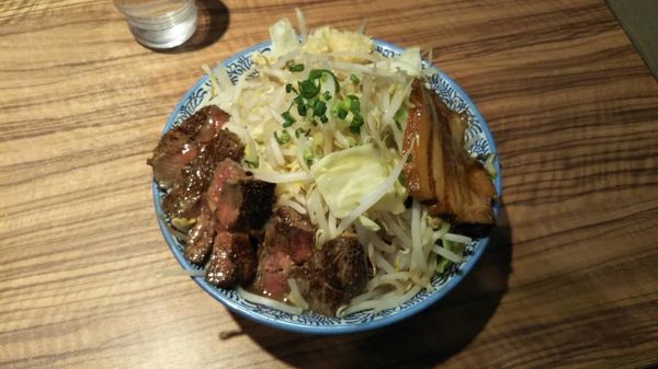 「ラーメン並+ステーキ」@ラーメン燈郎の写真