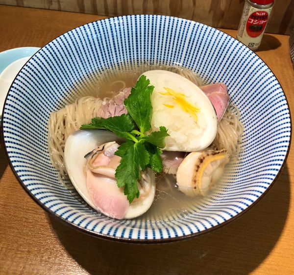 「はまぐりと帆立の中華そば¥990・税込」@寿製麺 よしかわ お食事ちゅうぼう（西武池袋本店 ）の写真