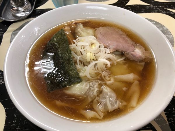 「ワンタン麺（昔ながらの中華そば）800円」@寺カフェ 中華そば水加美の写真