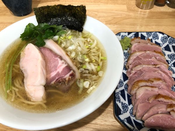 「中華そば（白）760円、別皿鴨ロース400円」@中華そば You Leeの写真