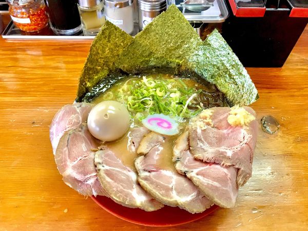 「贅沢黒豚骨ラーメン+ダブルチャーシュー」@長浜豚骨ラーメン 一番軒 総本家の写真