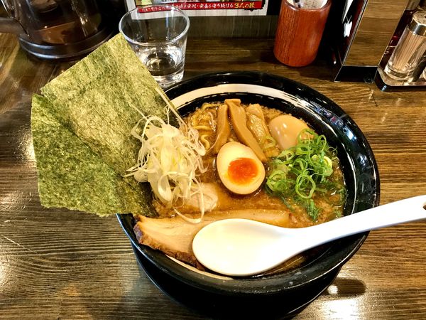 「節骨こってりたいぞうラーメン+味玉、トロ肉」@節骨麺たいぞう 池下店の写真
