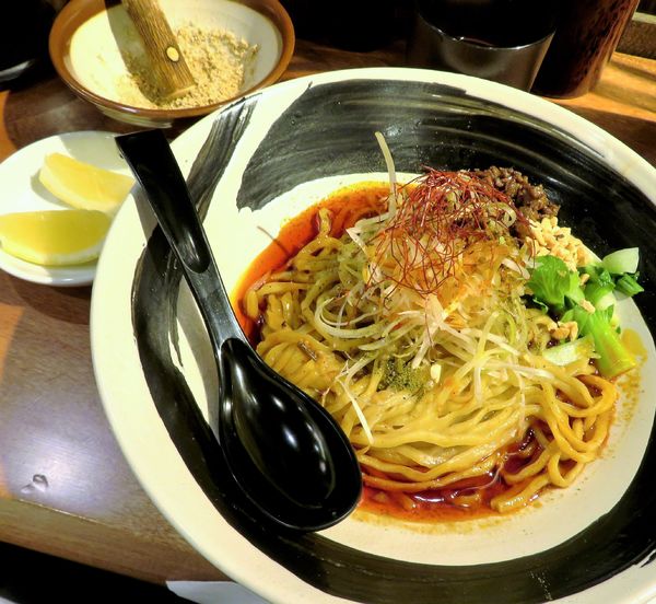 「汁なし担々麺＋檸檬（980円）」@四川担々麺 赤い鯨の写真