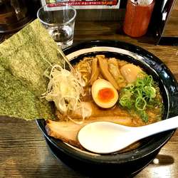 節骨こってりたいぞうラーメン+味玉、トロ肉