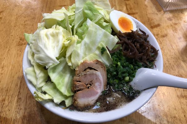 「熊本キャベツメン 870円+替玉 150円」@熊本らーめん 育元の写真