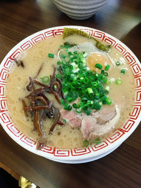 「ラーメン粉落とし＋味玉＋のり＋替玉ヤワヤワ＋替玉バリカタ」@博多長浜らーめんもりやの写真
