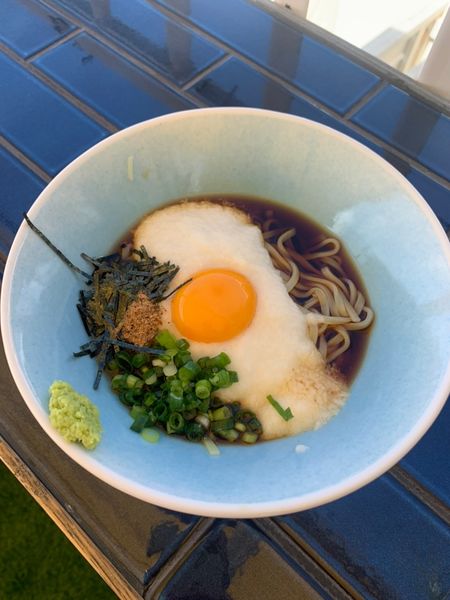 「山芋月見沖縄そば」@海とギョウザと沖縄そば カプリシャス食堂の写真