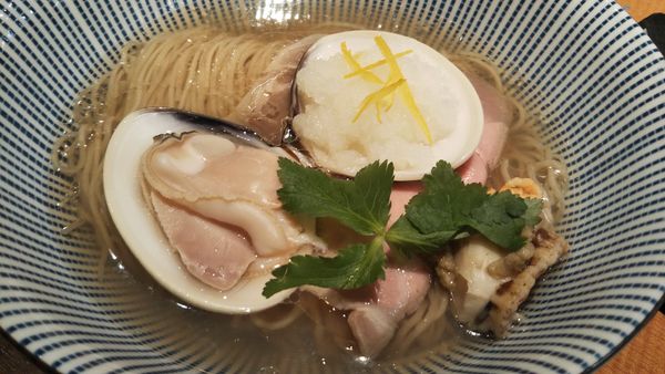 「ハマグリとホタテの中華そば（990円）」@寿製麺 よしかわ お食事ちゅうぼう（西武池袋本店 ）の写真