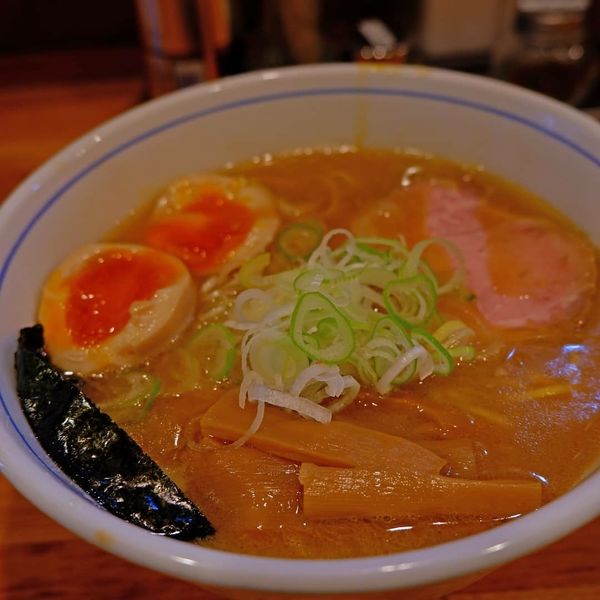 「味玉ラーメン 850円」@麺屋はし本の写真