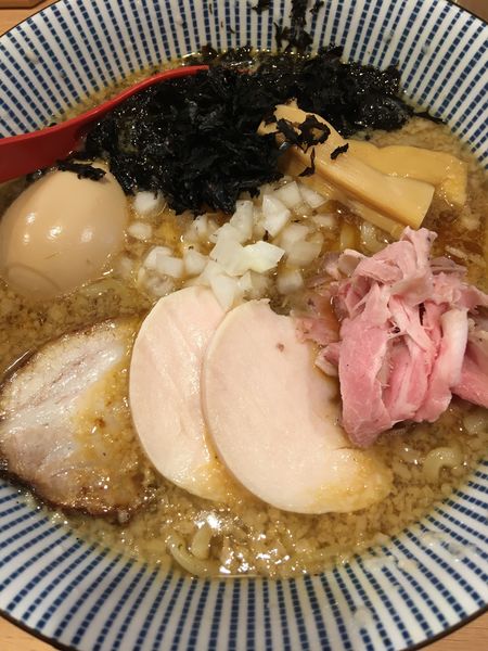 「特製背脂醤油らー麺」@焼きあご塩らー麺 たかはし 大船店の写真