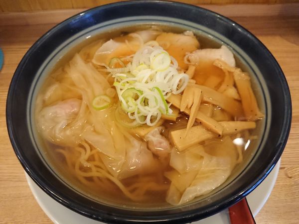「ワンタンメン 790円」@ワンタンメンの満月 三鷹店の写真