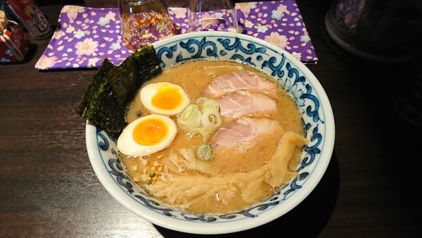 「濃厚らー麺」@九段 斑鳩 市ヶ谷本店の写真