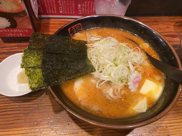 「辛味噌にんにくバターラーメン」@熟成らーめん 銀のくらの写真