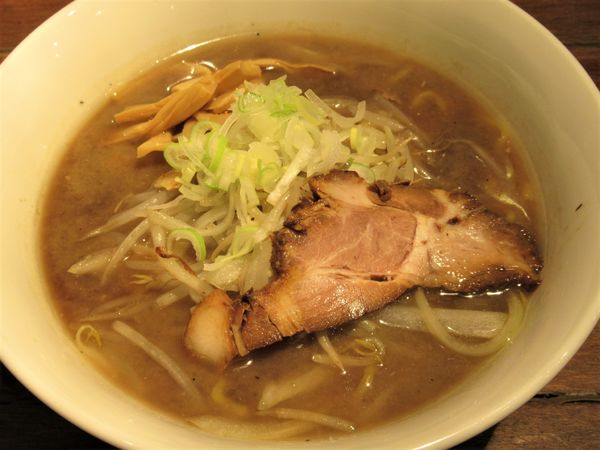 「醤油らぁめん（730円）」@札幌味噌麺 優の写真