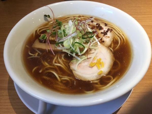 「醤油らぁめん〜琥珀(¥800)」@麺屋 㐂八の写真