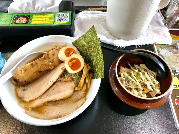 「しょうゆとんこつラーメン チャーシュー、味玉トッピング＋チャ」@らーめん専門店 和田屋.の写真