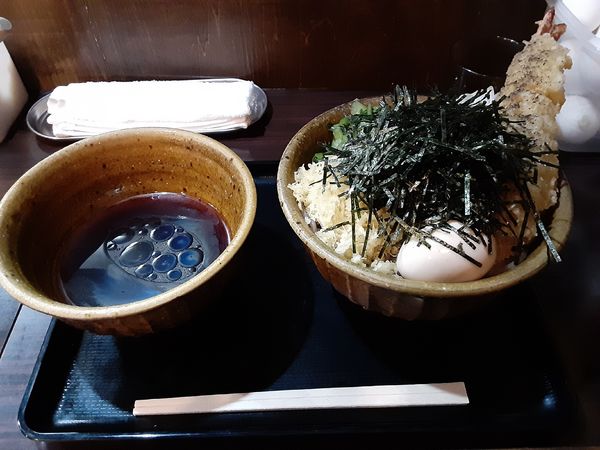 「海老天蕎麦大　950円」@なぜ蕎麦にラー油を入れるのか。 池袋本店壬生の写真