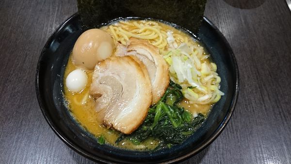 「豚骨醤油 味玉」@ゴル麺。 野毛店の写真