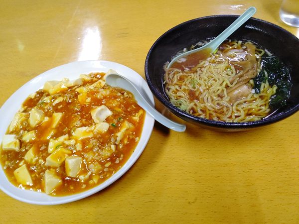 「ラーメンセット(ラーメン＋麻婆丼)990円」@上尾飯店の写真