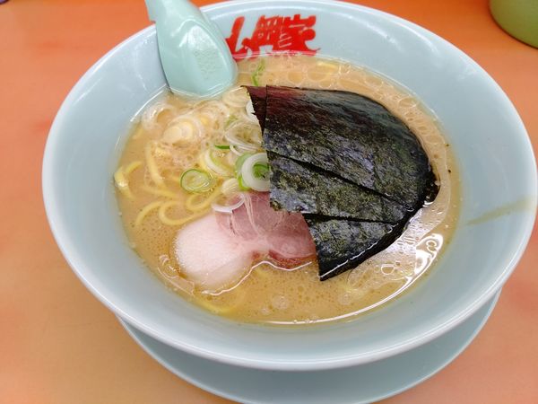 「醤油ラーメン(並盛・150g)670円」@ラーメン山岡家 上尾店の写真