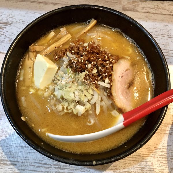 「味噌らーめん￥820＋バター￥100 その他」@麺屋 誉の写真