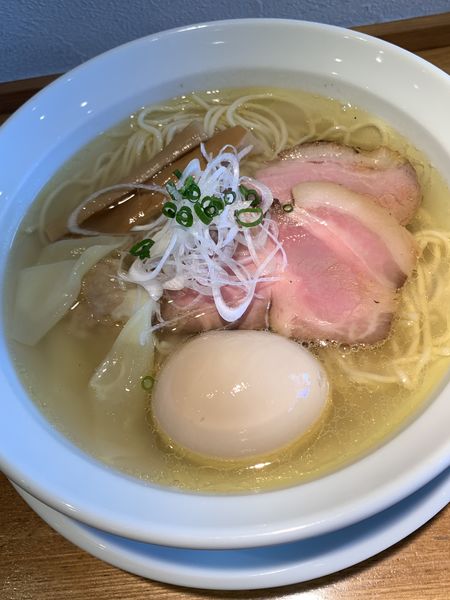 「塩そば 味玉トッピング」@らーめん専門 うしおととりの写真