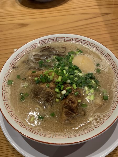 「博多ラーメン 角煮、煮卵入り」@博多屋台の写真