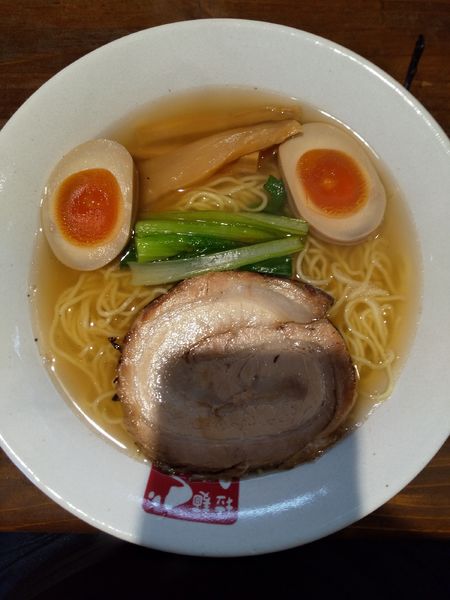 「塩ラーメン（味玉付き）」@ラーメンぐんじ 中川原駅前店の写真